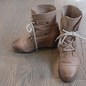 Sorel Joan of arch wedge boot